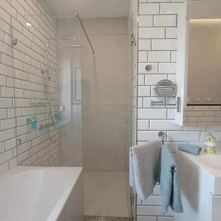 Old Town - 2 Bedrooms - Self Check-in Apartment *