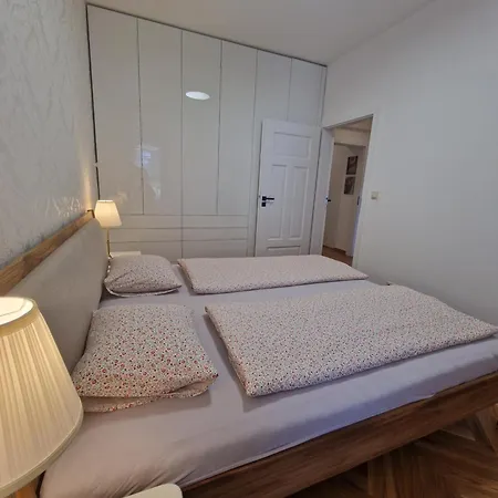 Apartment Old Town - 2 Bedrooms - Self Check-in Bratislava