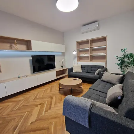 Old Town - 2 Bedrooms - Self Check-in Apartment *
