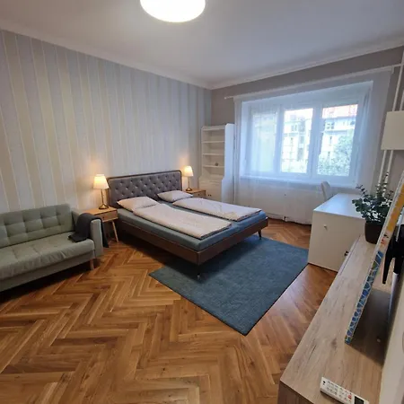 Old Town - 2 Bedrooms - Self Check-in Apartment *