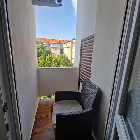 Old Town - 2 Bedrooms - Self Check-in Apartment Bratislava