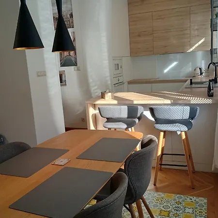 Old Town - 2 Bedrooms - Self Check-in *