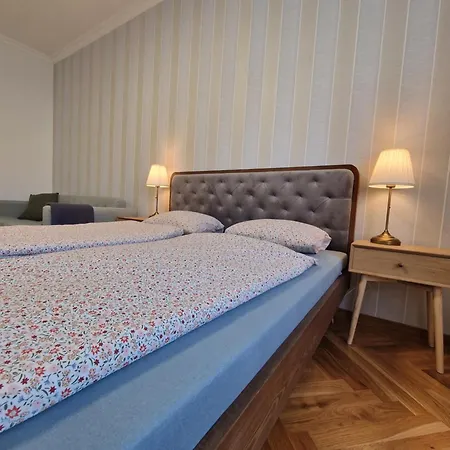 Old Town - 2 Bedrooms - Self Check-in Apartment Bratislava